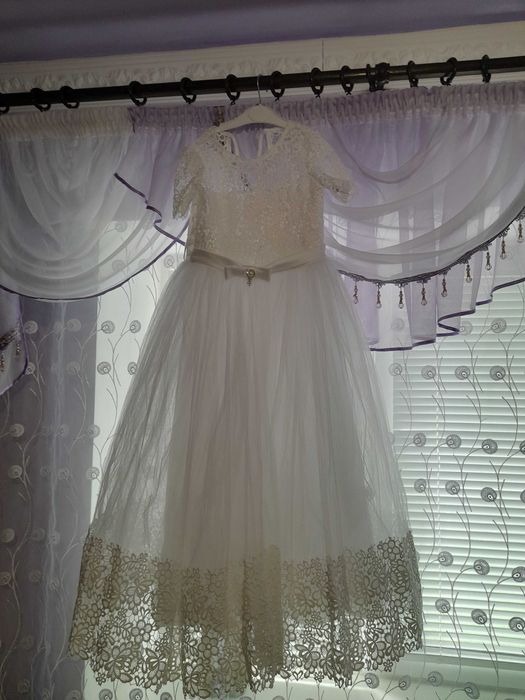 Сукня біла пишна