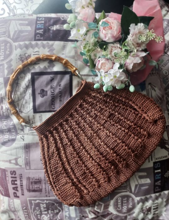 Стильна в'язана сумка з бамбуковою ручкою