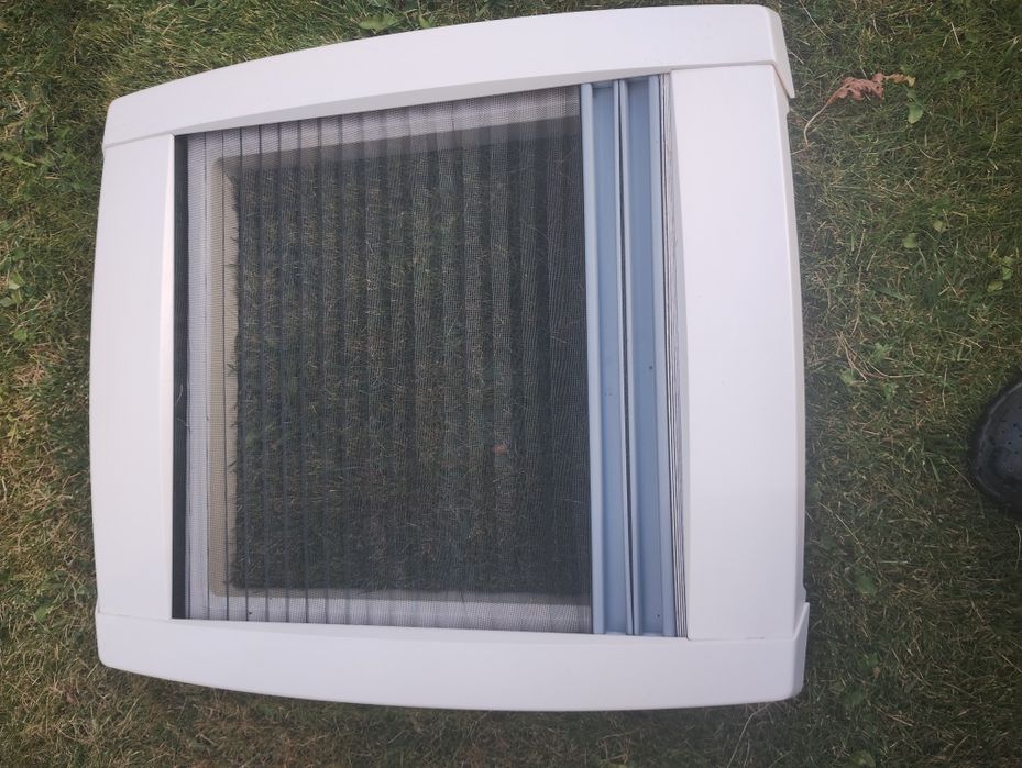 Okno dachowe roleta z moskitierą 40x40
