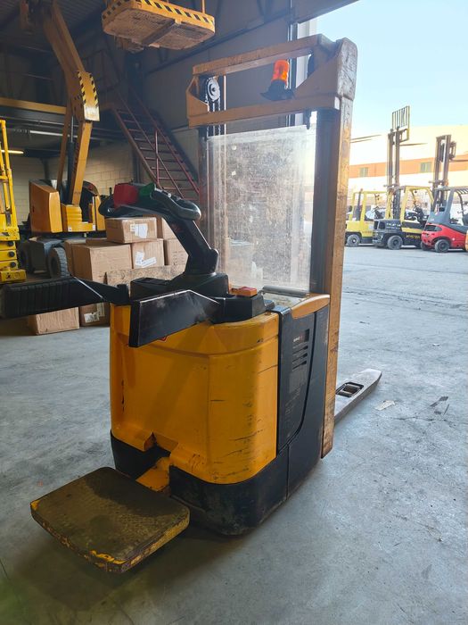 Stacker Elétrico Jungheinrich 3 mts