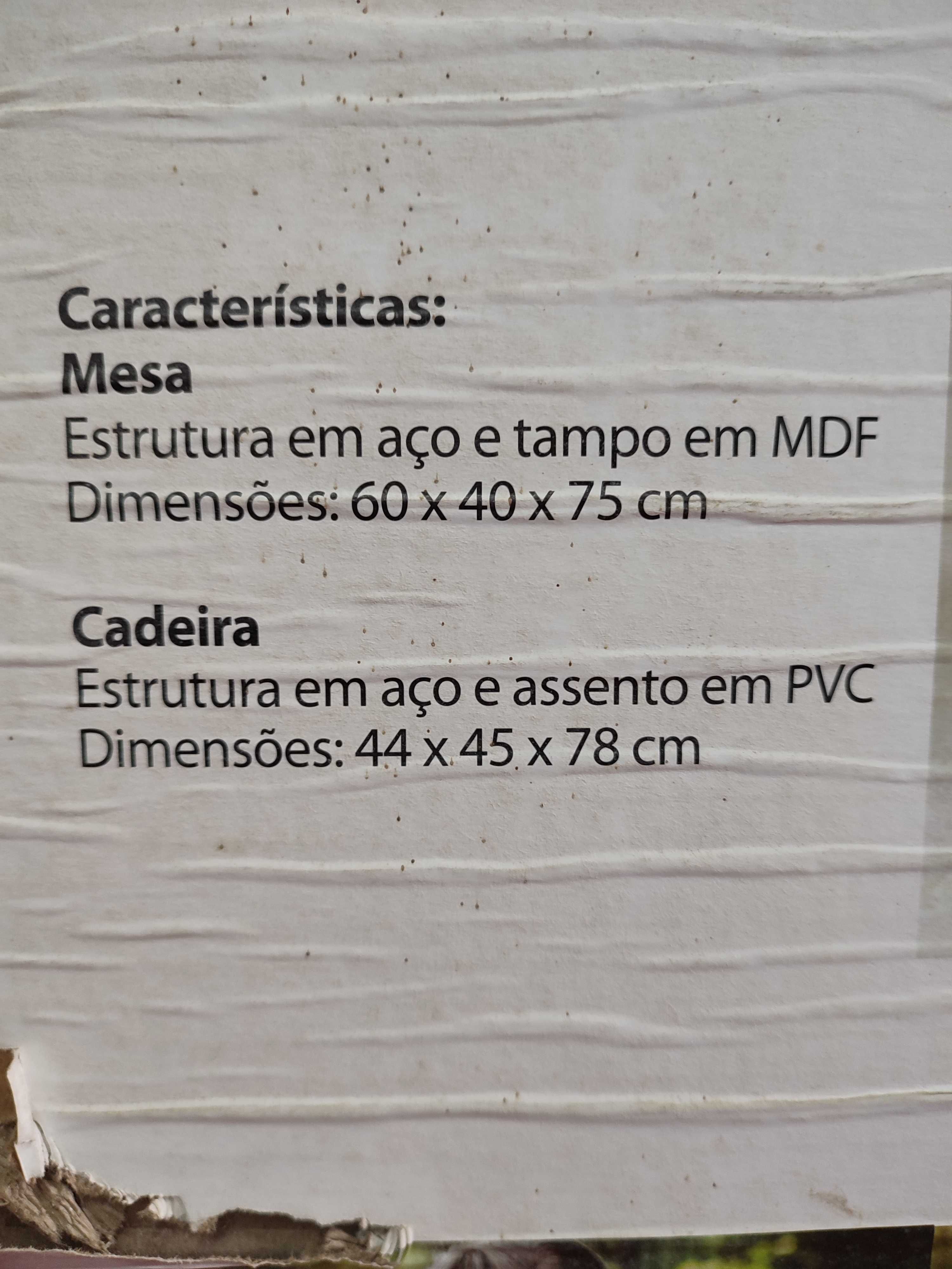 Cadeira e mesa em Fátima