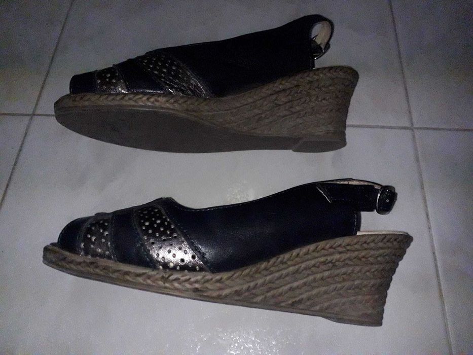 Sandálias Valbrenta tamanho 35