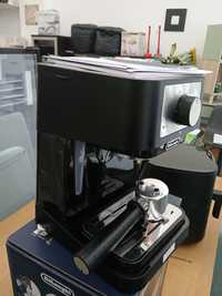 Máquina de Café DELONGHI (Poucos Meses de Uso  / Igual a Nova)