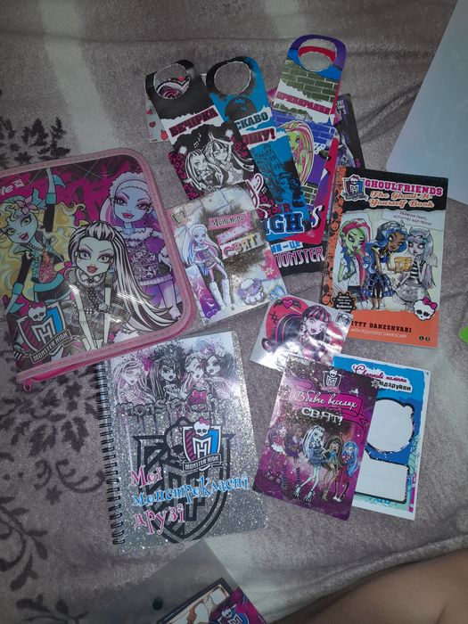Журнали блокноти монстер хай