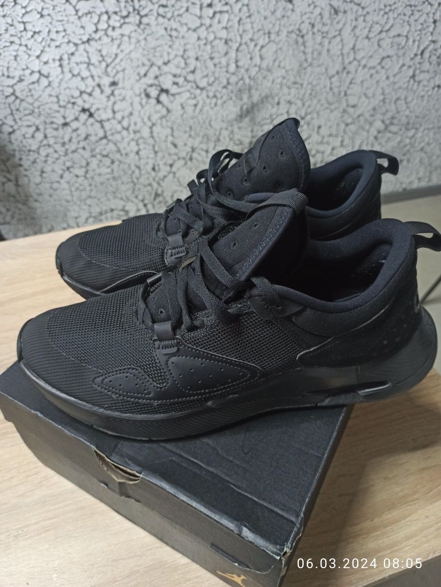 Продам кроссовки Jordan Air Cadence 45.5 оригинал