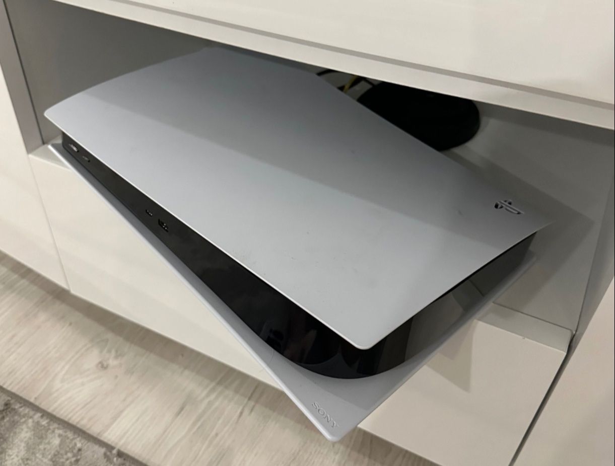 PlayStation 5 Slim sem comando com garantia.
