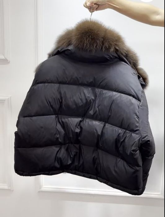 Пуховик с натуральным мехом.