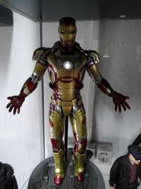 Hot Toys Iron Man MKXLII Diecast
