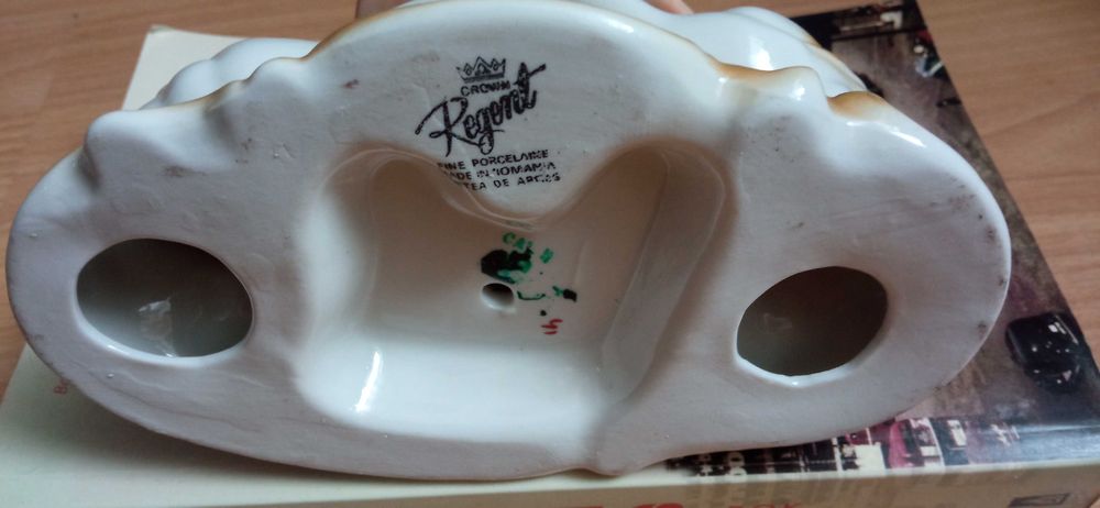 Crown aRegent rumuńska porcelana Dziewczynka z gąskami gęsiarka