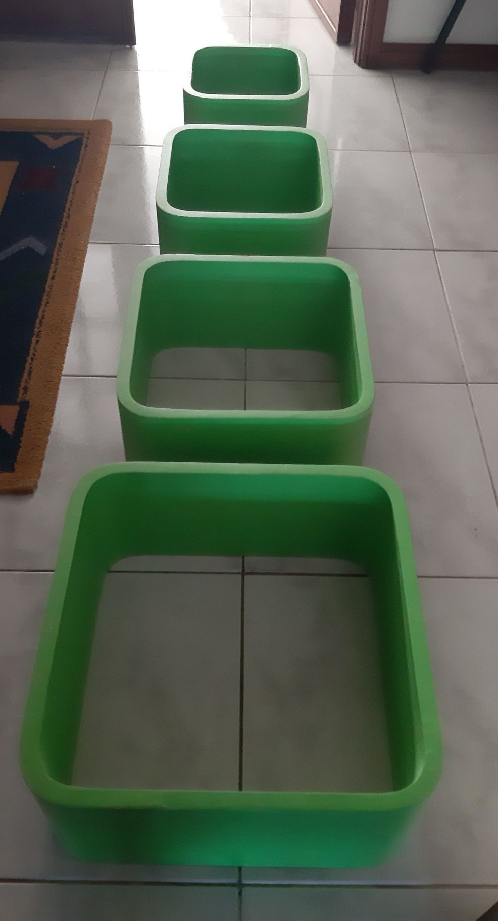 Vendo 4 cubos madeira