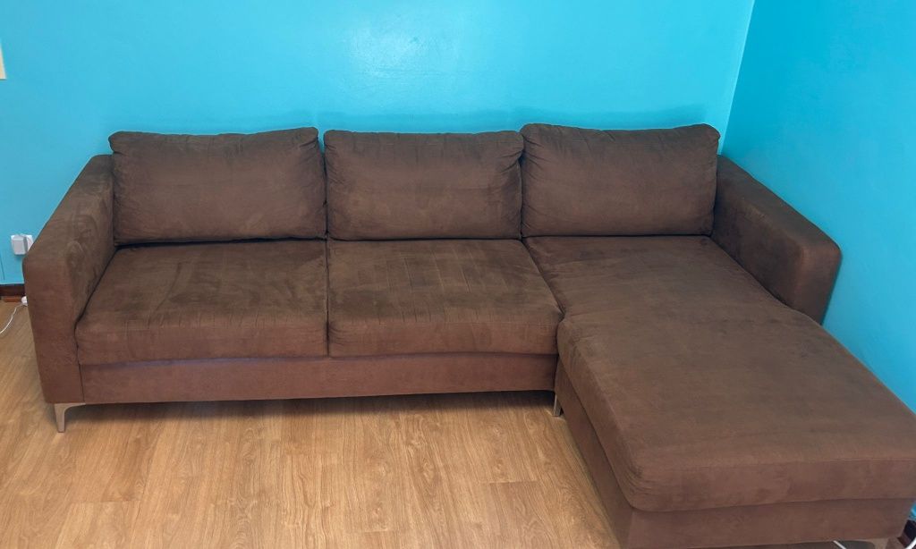 Sofá com chaise long