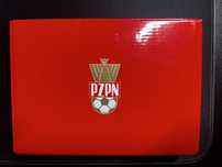 Zestaw kolekcjonerski PZPN piersiówka pendrive brelok