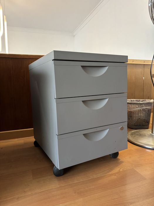 Gaveteiro cinzento rodas – 3 gavetas, com fechadura