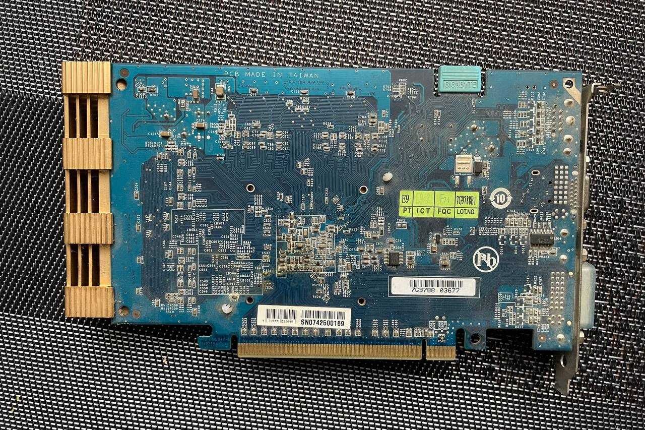 Відеокарта Gigabyte GeForce 8500 GT 512Mb GV-NX85T512HP не робоча