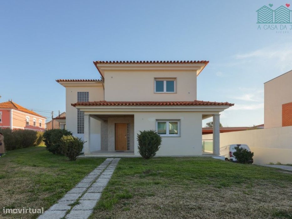 Moradia Isolada T5 em Esgueira