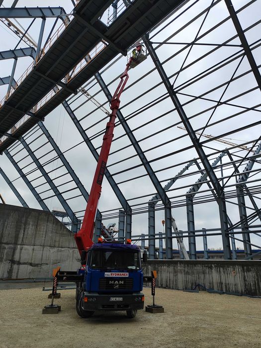 Usługi Zwyżką do 44 metrów Kielce,Podnośnik Koszowy Świętokrzyskie