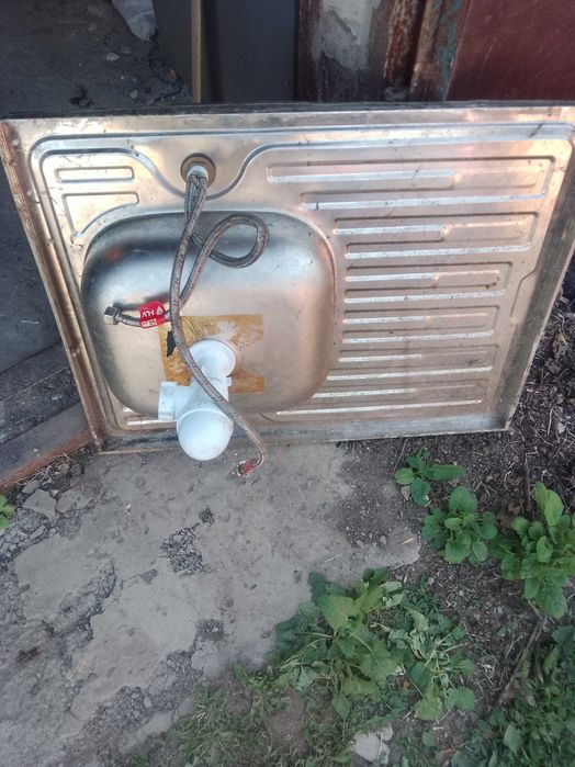 продам  новую  батарею  и   мойку  с краном  .