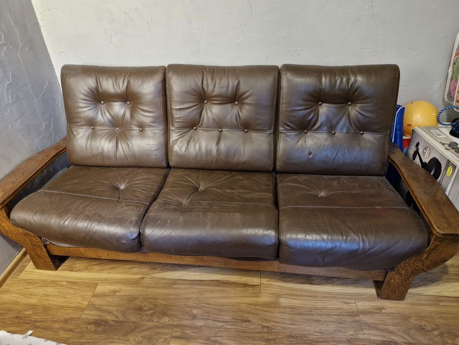 Kanapa z siedzeniami ze skóry