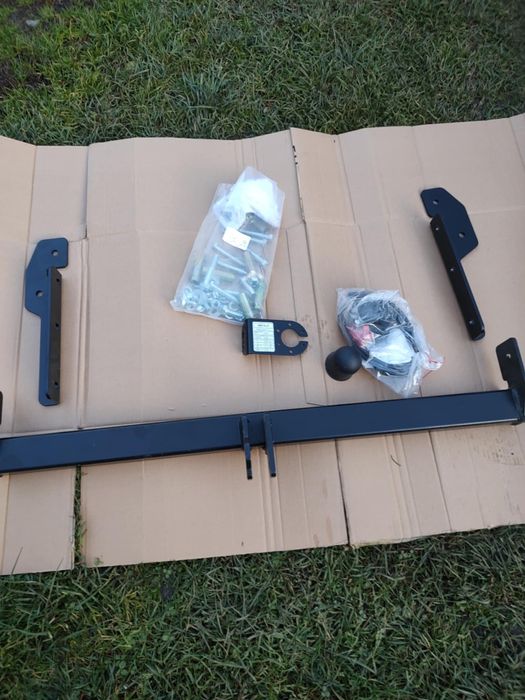 Hak z kompletem mocowań do Astra 2 hatchback nowy