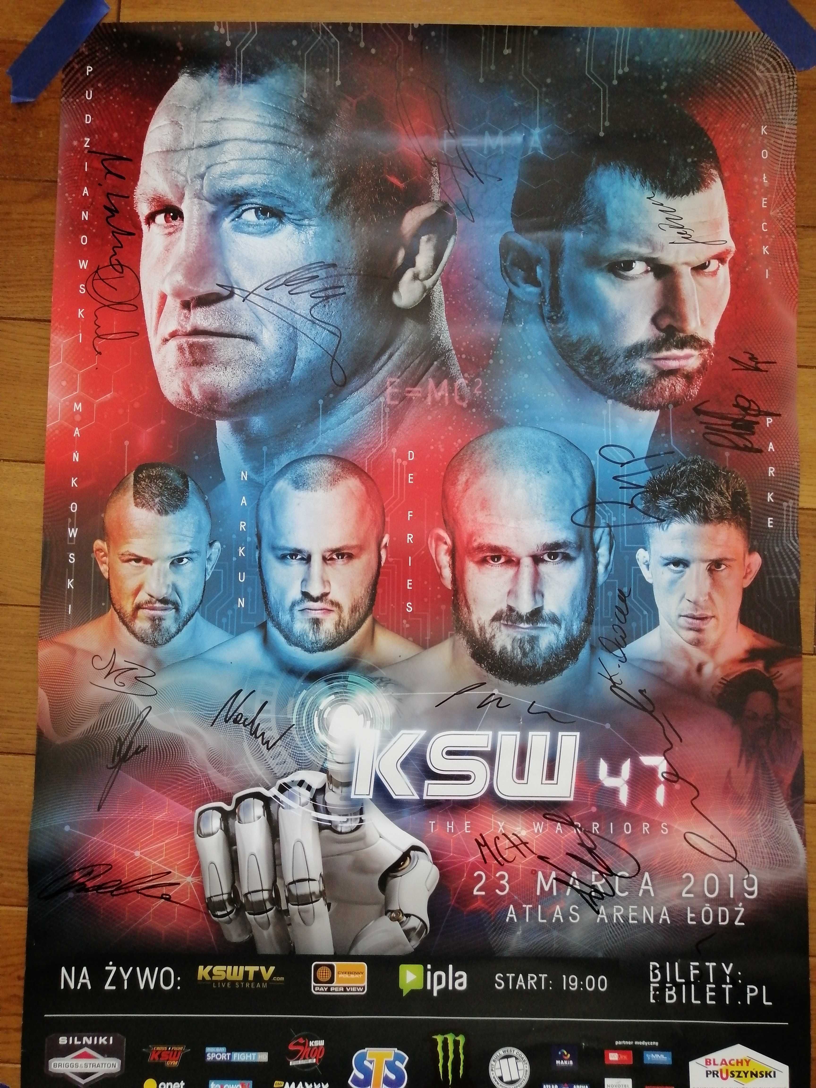 Plakat KSW 47 autografami.
