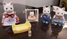 Sylvanian rodzina białych kotów