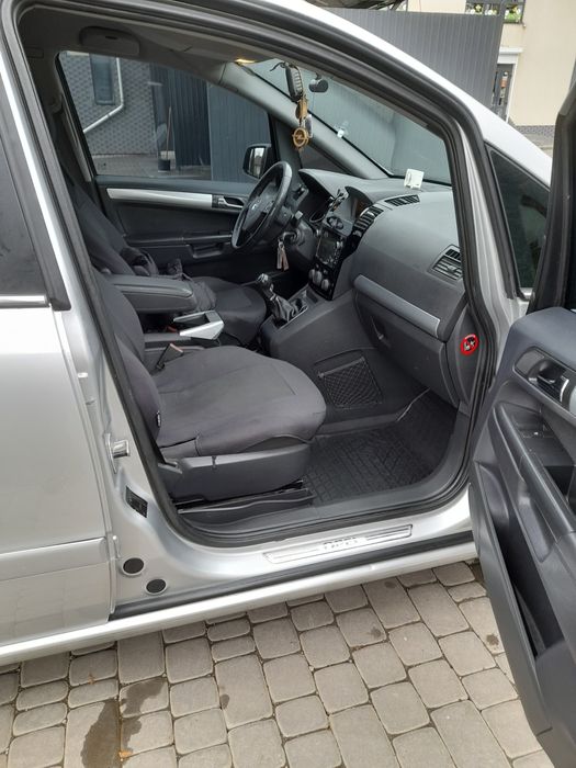 Opel  Zafira b 1.7 2010