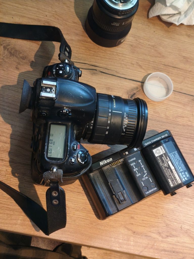 Nikon d3 z obiektywem