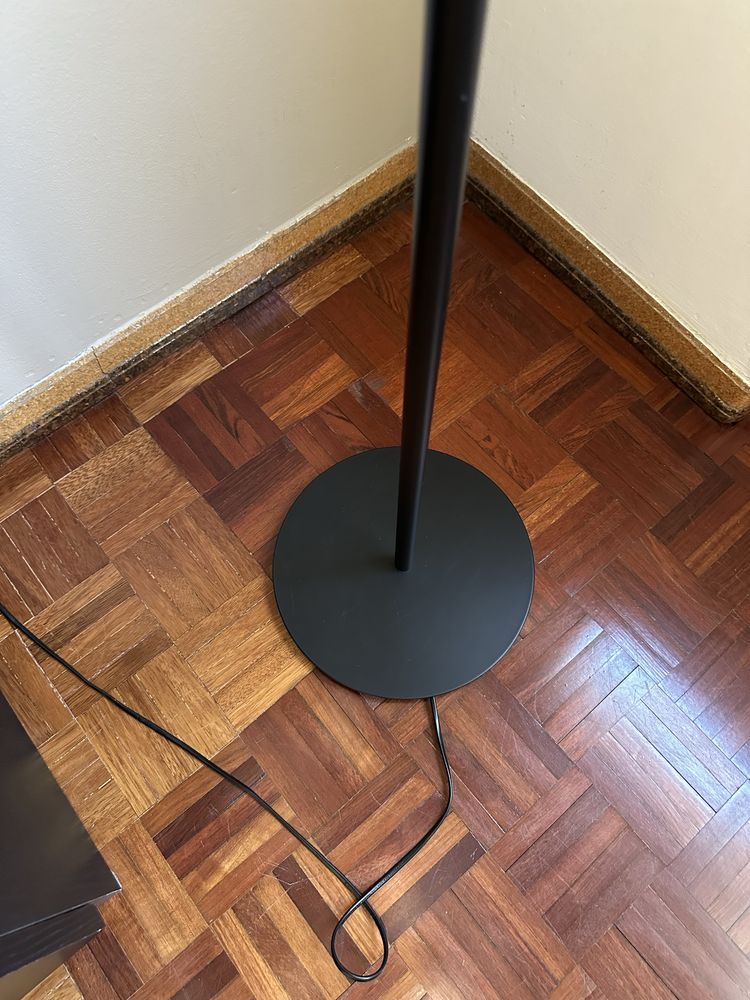Candeeiro de Pé Preto e Beige estilo RINGSTA/SKAFTET do IKEA