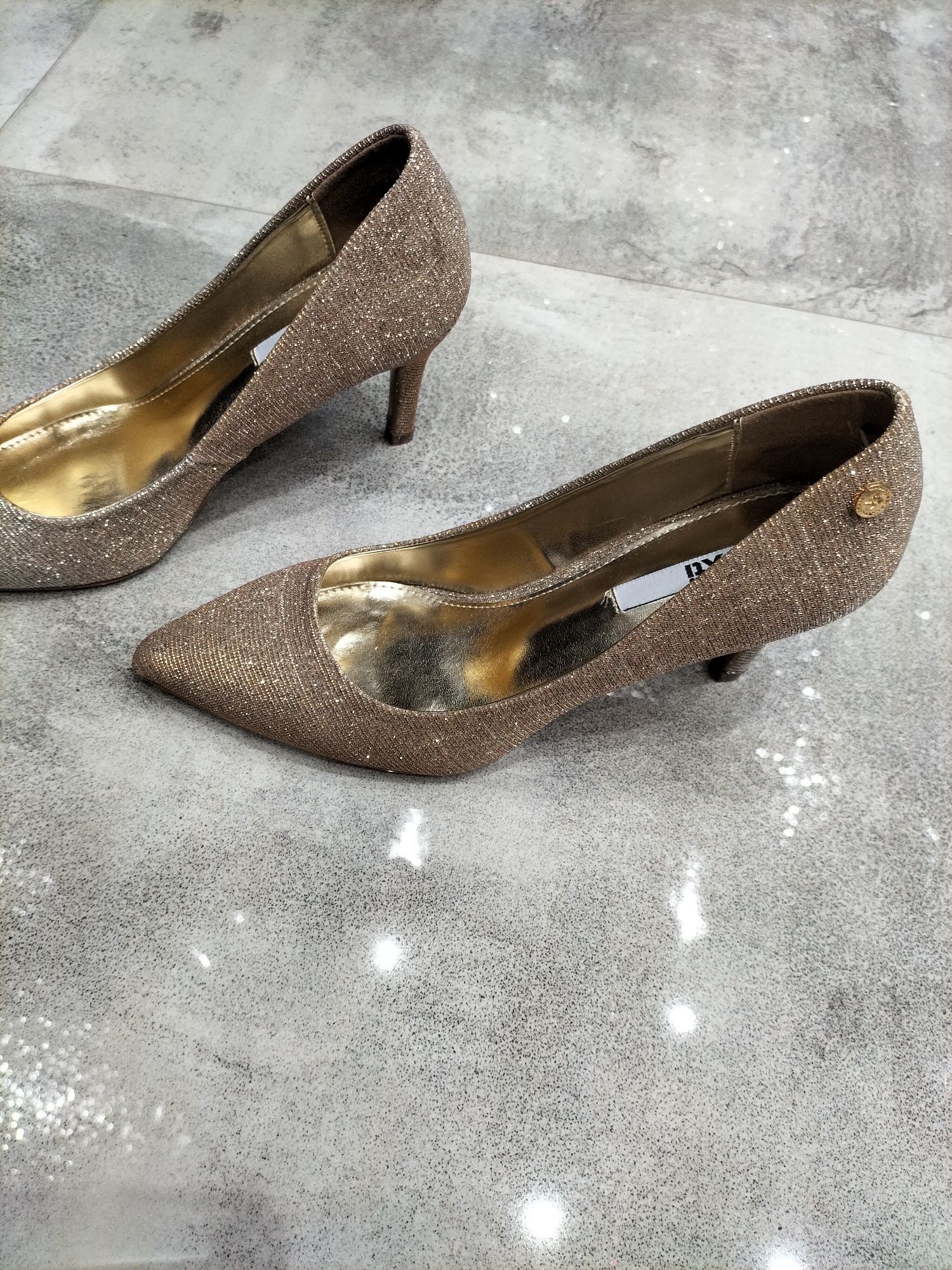 Buty szpilki złote