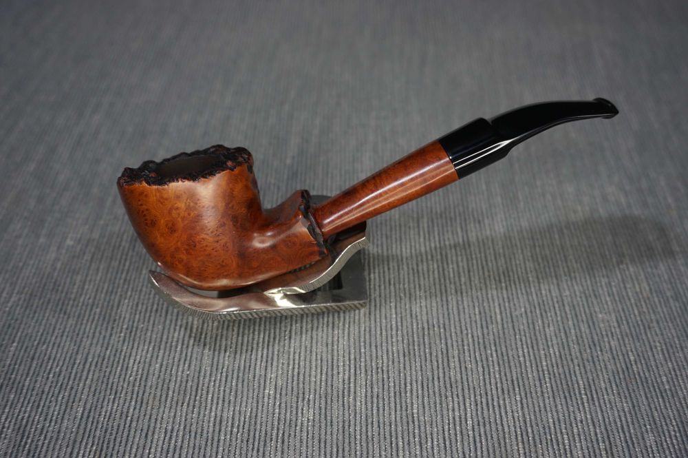 Cachimbo de forma original, ELYSEE, hand made, em urze (França)