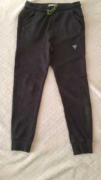 Spodnie dresowe Reserved czarne r. 146-152