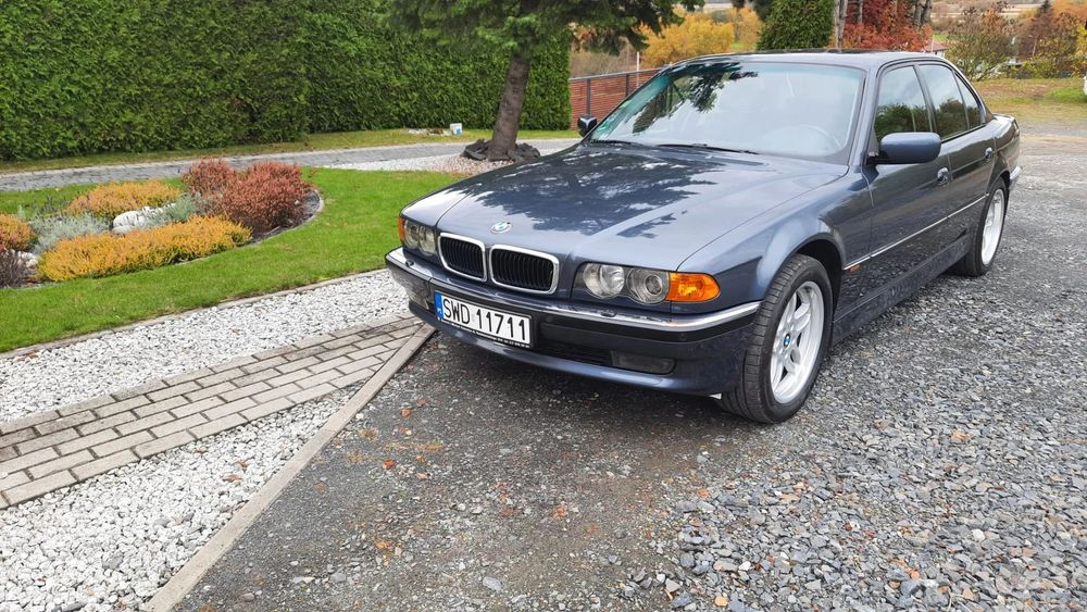 BMW Seria 7 BMW e38 740i V8