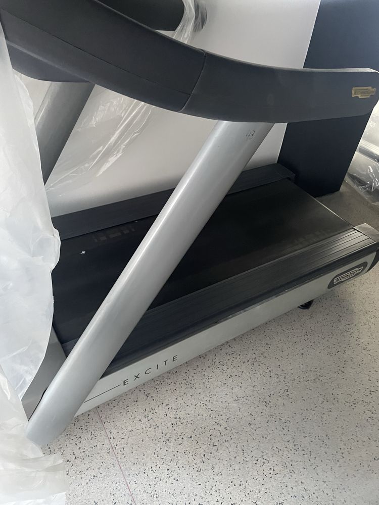 Passadeira RUN700 Technogym