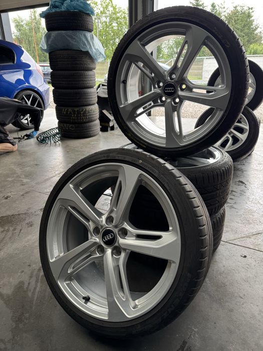 Kola Audi TT RS 8S0 9x19 et52 5x112 Bridgestone 245/35R19 7mm