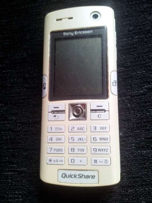 Telemóvel Sony Ericsson. Não respondo a sms.