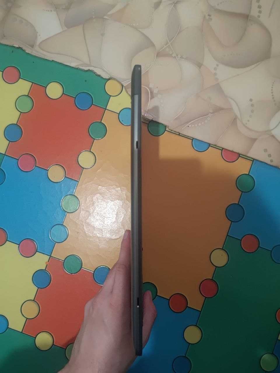 Продам електронну книгу Kindle DX 10 дюйм