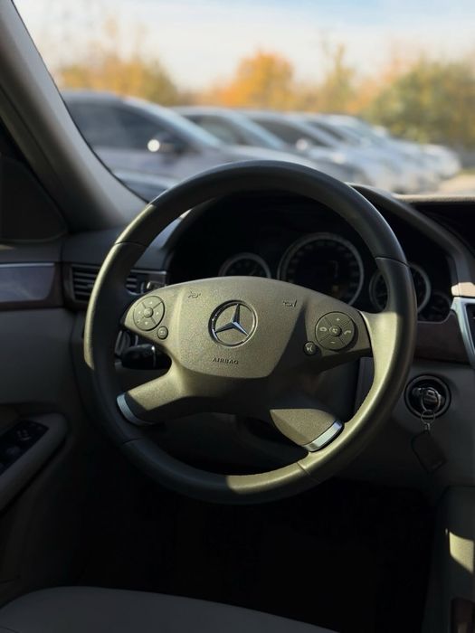 Мерседес 212 2011 1.8 Бензин