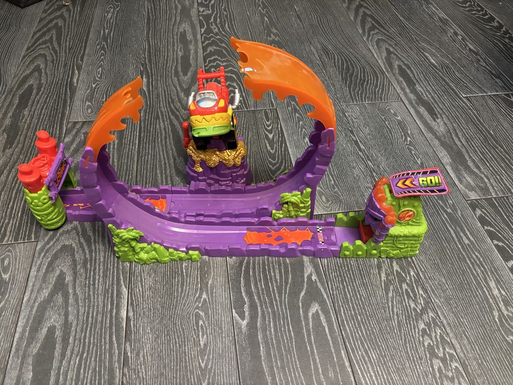 T-Racers Dragon Loop wyrzutnia pojazdem