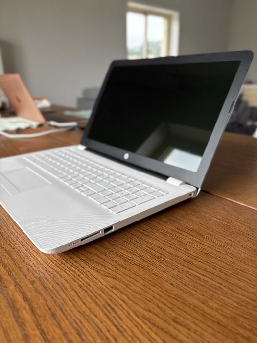HP AMD A9-9420 8GB RAM 500 HDD R5 15.6" Windows 10 64-Bit 15-bw021np