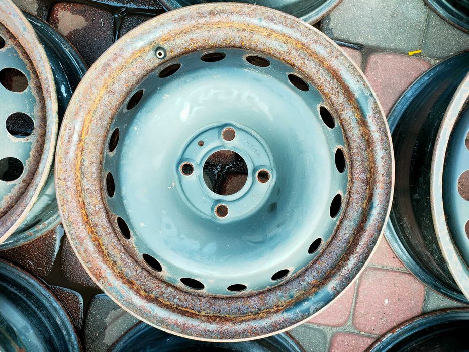 Felgi stalowe Renault 5,5J15 ET43 4x100 fi60,1 nr328