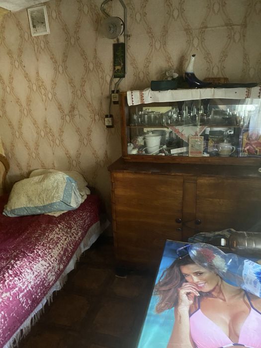 Продаж дачний будинок і прилегла земля