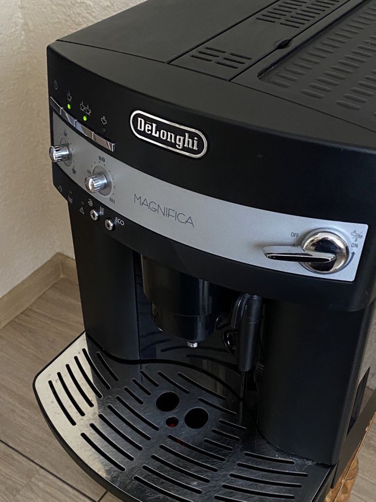 Кофемашина Delonghi Magnifica