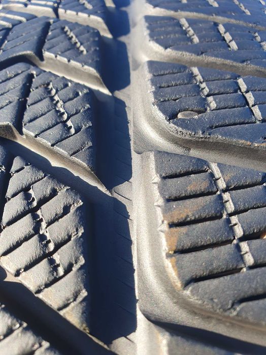 A21# Opony uzywane zimowe 235/55/19" Pirelli