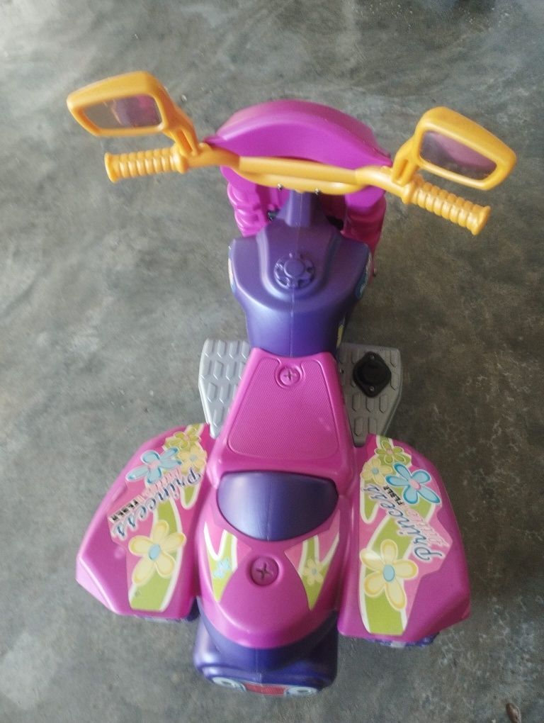 Mota com bateria princesas