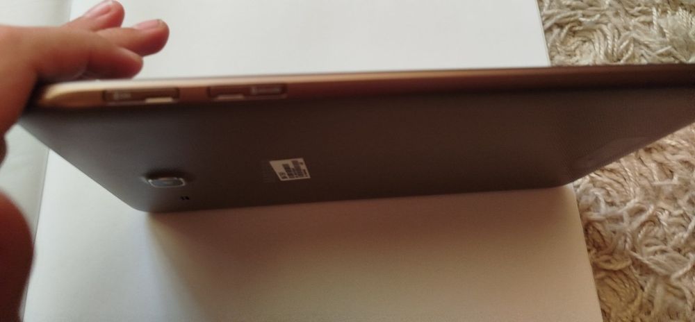 SAMSUNG Galaxy Tab E