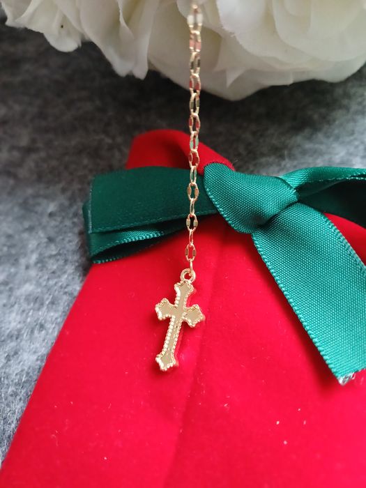 Colar dourado Novo, forma terço + bolsa veludo