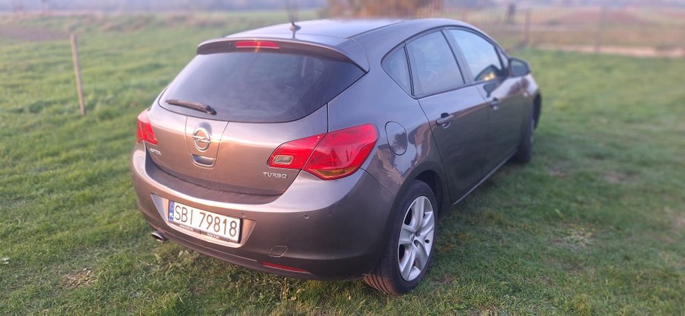Astra 1.4 turbo 11r 2 komplety kół zamiana
