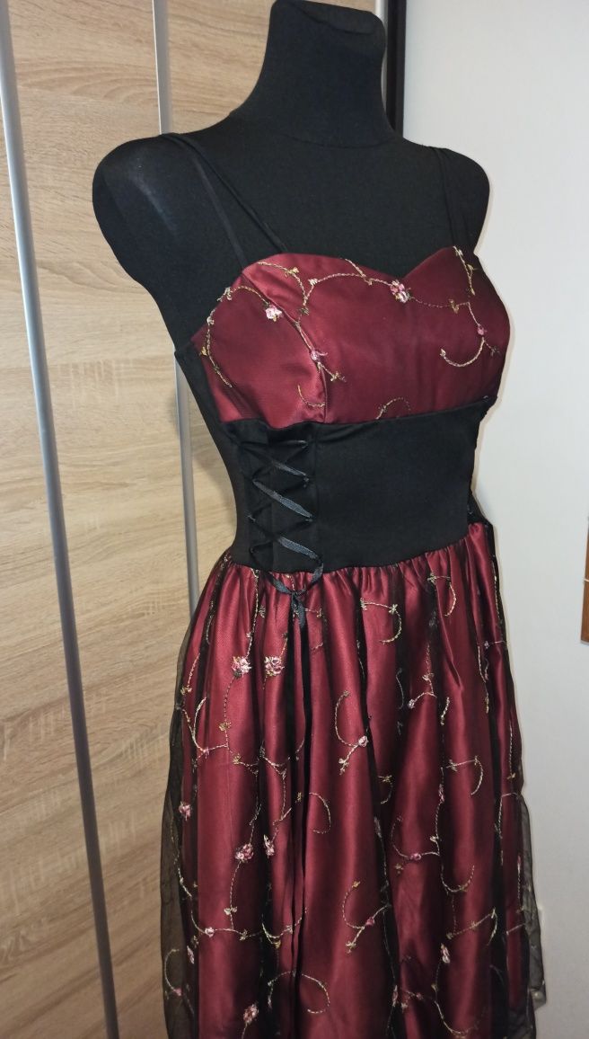 Burgundowa sukienka w stylu retro r. S