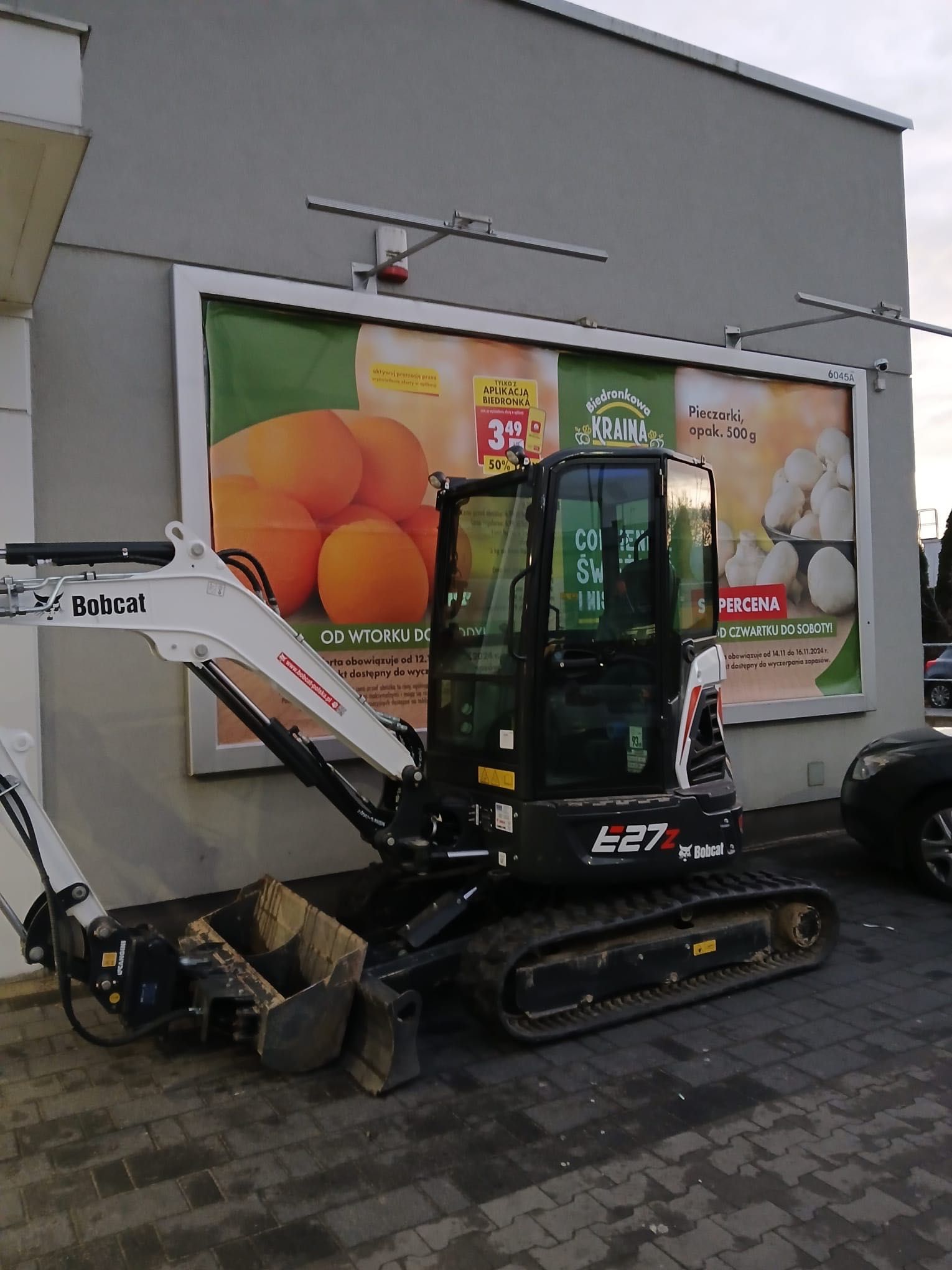 Wynajem Minikoparki z Operatorem – Prace Ziemne i Budowlane