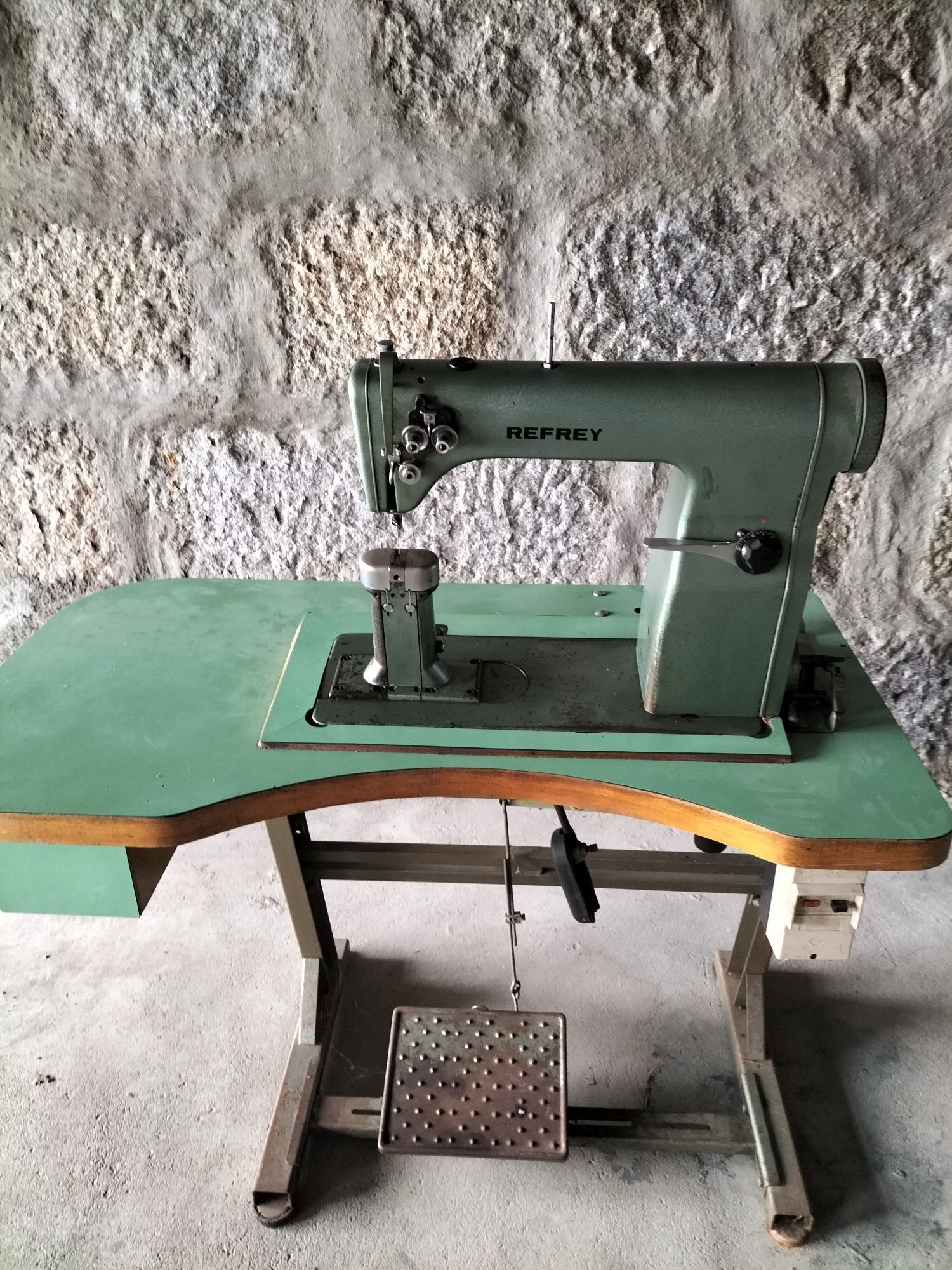 Máquinas de costura 1 agulha industrial  Pffaf